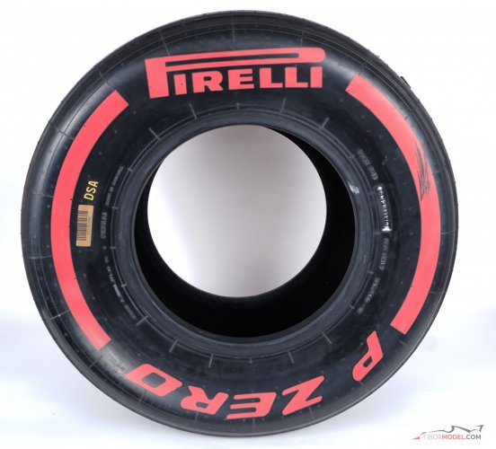 Pirelli PZero Supersoft front right tyre (2016)