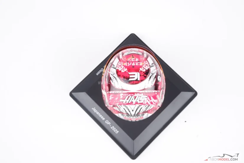Esteban Ocon 2025 VC Japonska mini přilba, Haas F1 Team, 1:5 Spark