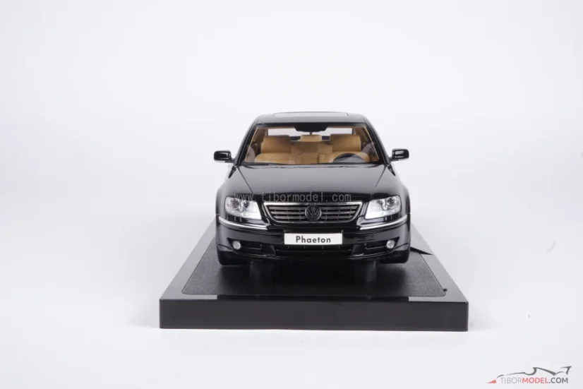 Volkswagen Phaeton W12 (2005) čierny, 1:18 Ottomobile