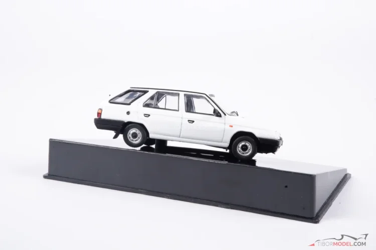 Škoda Forman biela (1990), 1:43 Ixo