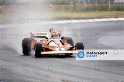 Ferrari 312T2 - Niki Lauda (1976), Japonsko, špinavá verzia, s figúrkou pilota, 1:18 GP Replicas