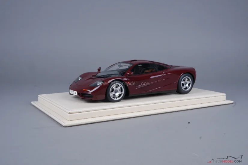 Vitrin bézs bőr talapzattal (Mulhouse), 1:18 Atlantic