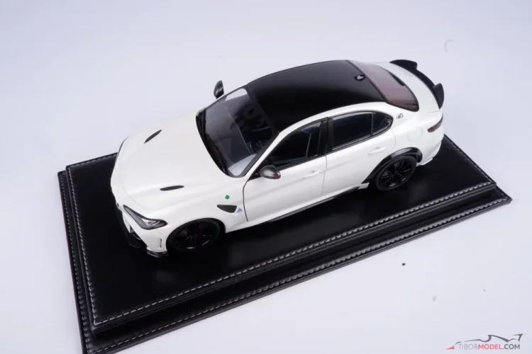 Vitrína s čiernym koženým podstavcom (Mulhouse), 1:18 Atlantic
