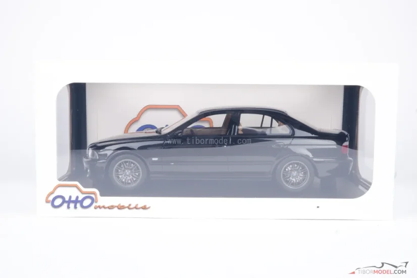 BMW E39 M5  (2000) čierne, 1:18 Ottomobile