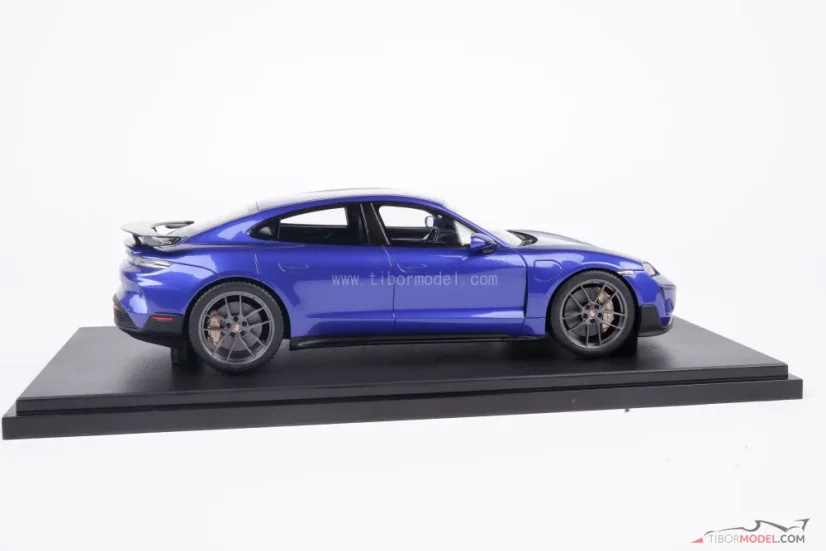Porsche Taycan Turbo GT (2023) lila, 1:18 GT Spirit