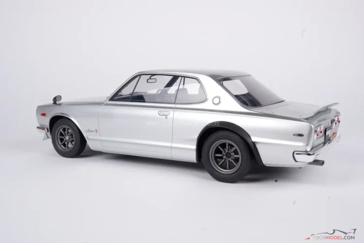 Nissan Skyline 2000 GT-R (1971) ezüst, 1:12 Ottomobile