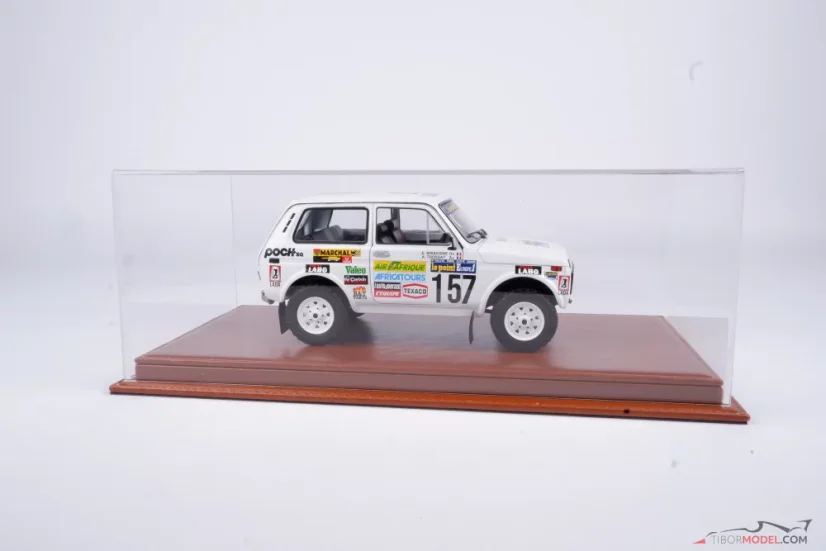 Vitrin barna bőr talapzattal (Mulhouse), 1:18 Atlantic