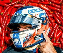 Carlos Sainz 2025 VC Mexika mini přilba, Williams, 1:5 Spark