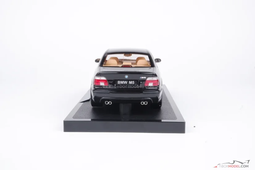 BMW E39 M5  (2000) čierne, 1:18 Ottomobile