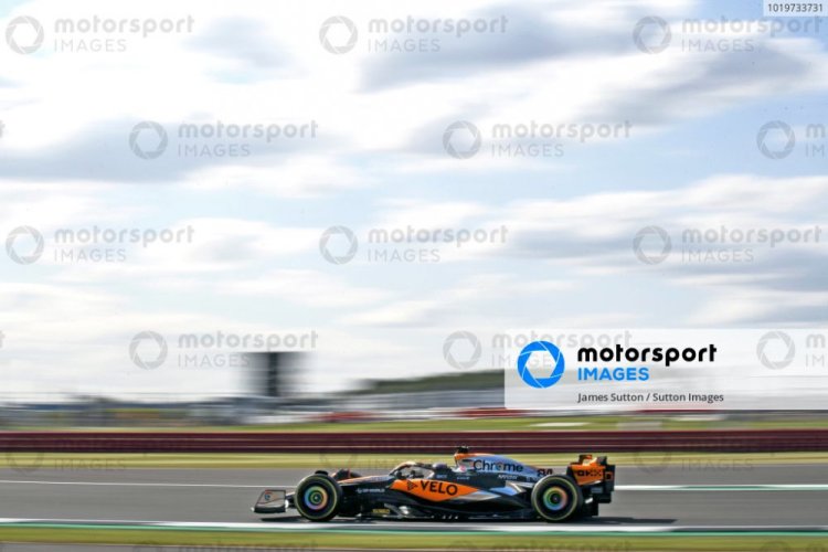 McLaren MCL60 - Oscar Piastri (2023), British GP, 1:18 Minichamps