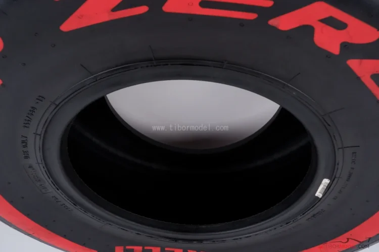 Pirelli PZero Supersoft ľavá predná pneumatika (2016)