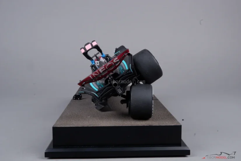 Diorama Mercedes W15 - George Russell nehoda 2024 Austrálie, 1:18
