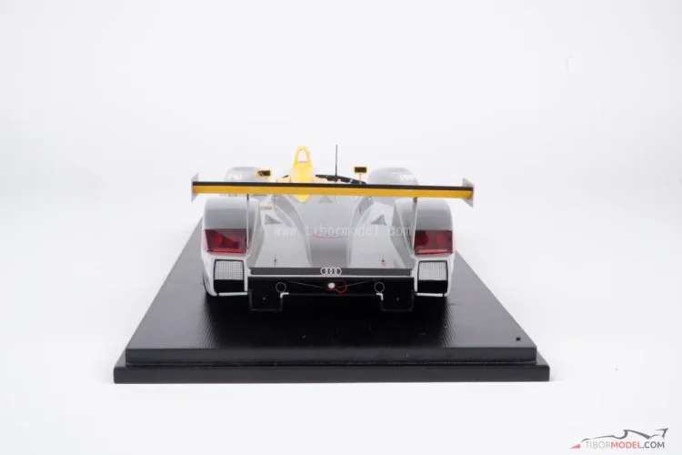 Model Audi R8 Le Mans 24h v 2000, 1:18 Spark