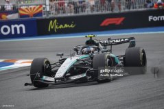 Mercedes W17 - Kimi Antonelli (2026), Győztes Miami Nagydíj, 1:43 Minichamps