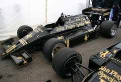 Lotus 93T - Nigel Mansell (1983) Teszt, pilóta figurával, 1:18 GP Replicas