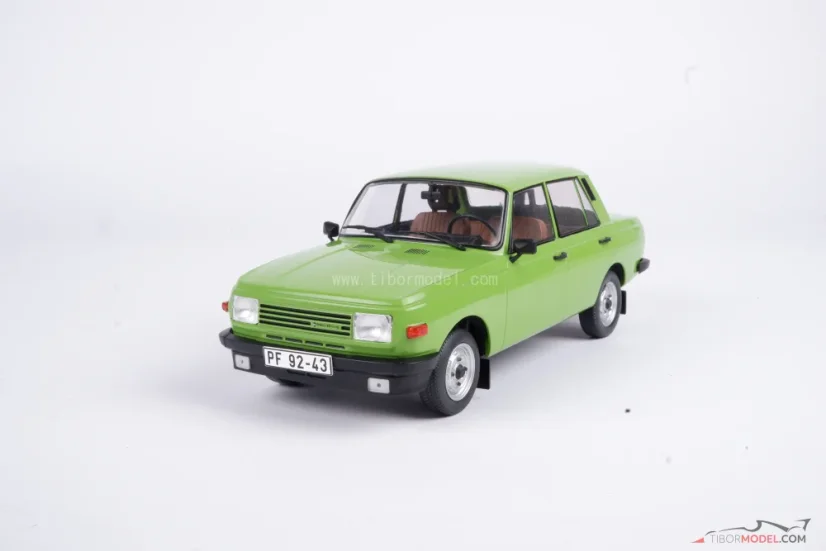 Wartburg 353 (1985) zelený, 1:18 MCG