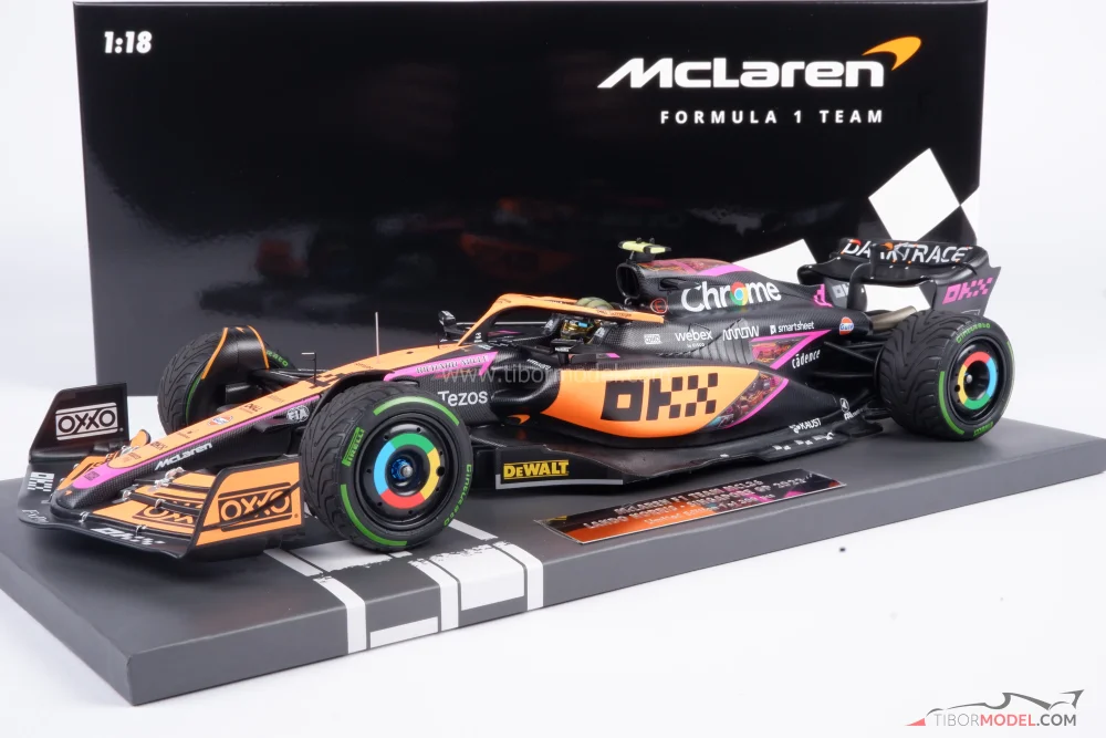 McLaren MCL36 - Lando Norris (2022), Singapúr, 1:18 Minichamps
